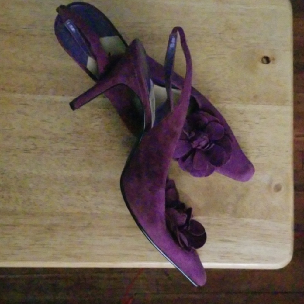 Used shoes, approximately 2-3in , pointed toe